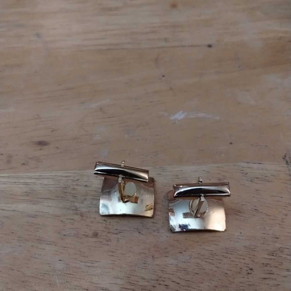 Men's unsigned cuff links with red stone